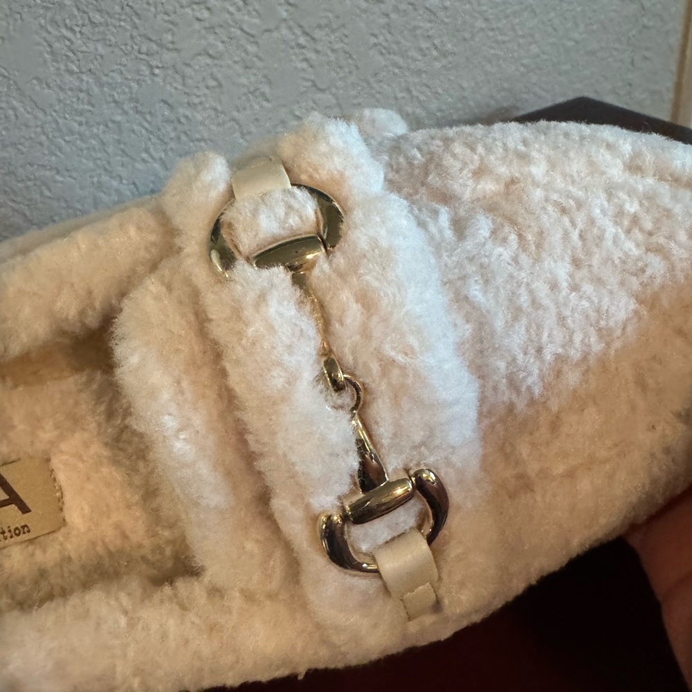 NWOT MIA Cream Fuzzy Slippers with Tan Soles - Picture 5 of 6